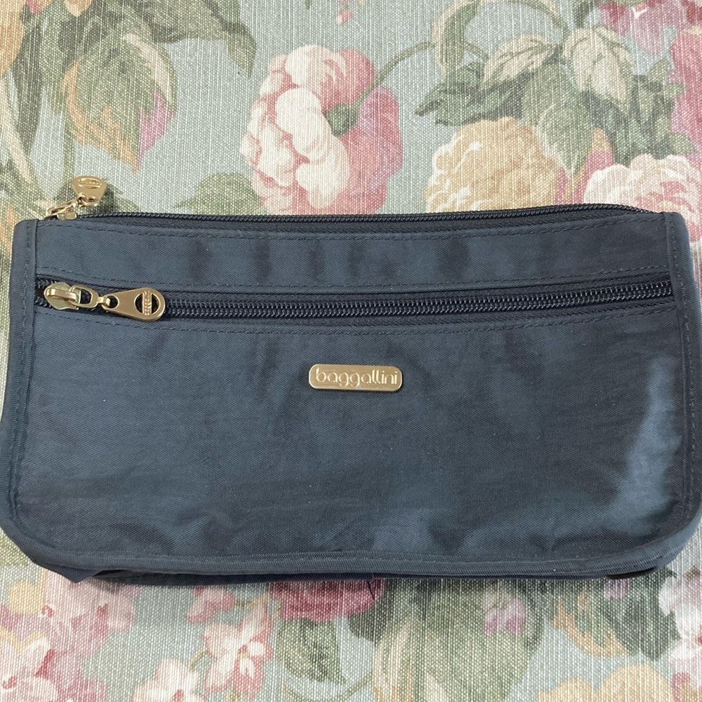Baggallini clutch purse pocket cosmetic bag